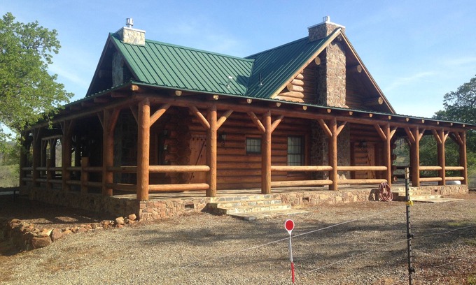 Catheys Valley Cabin | Private log cabin in the foothills