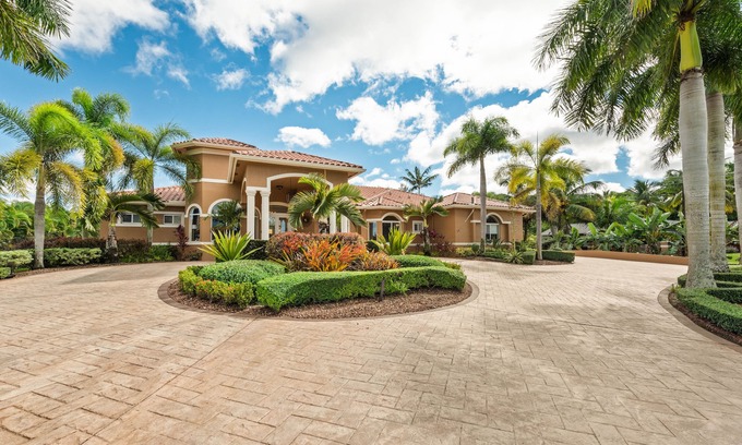Green Meadow House | π΄ Private Luxury Oasis in Southwest Ranches-Pool, Acreage & Peace π΄