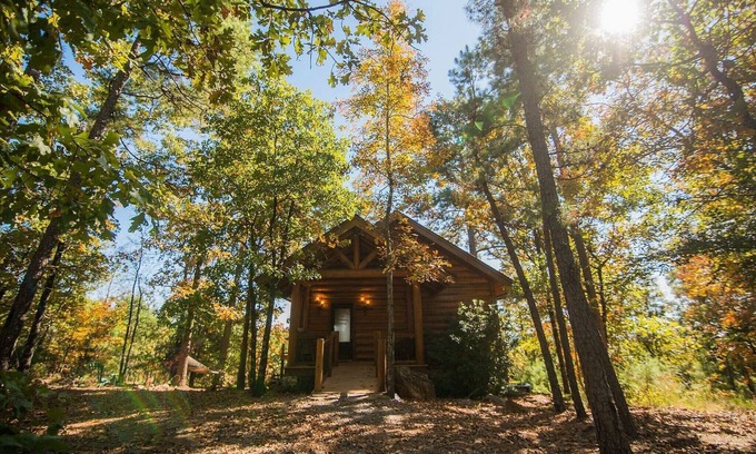 Ferndale Cabin | Private Luxury Log Cabin Getaway w/hot tub 20 minutes west of Little Rock