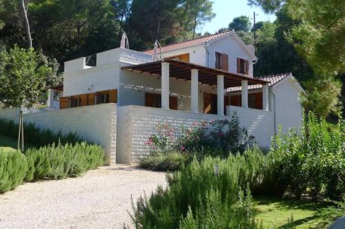 Rogac Villa | Private luxury Villa AZZURRO on Solta for up to 10 persons, free parking, very close to beach! FREE Kajak & Mountainbikes, GREAT living area & privacy!