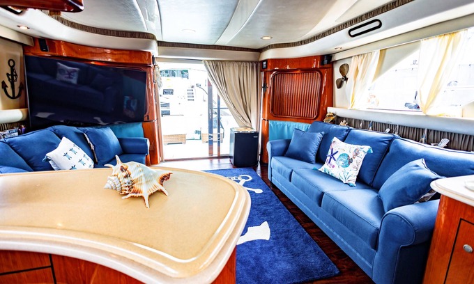 Benner Boat Rental | Private Luxury Yacht for up to six guests - Day or Night charters!