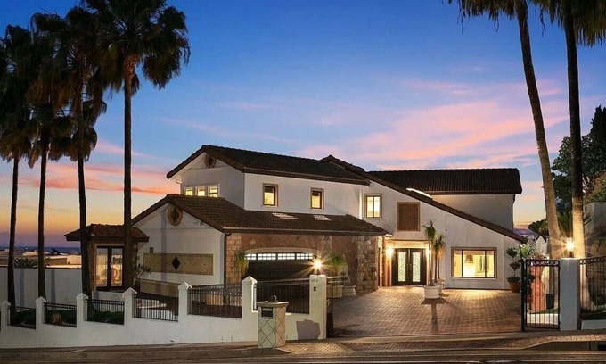 La Jolla Mesa House | Private Oasis in La Jolla