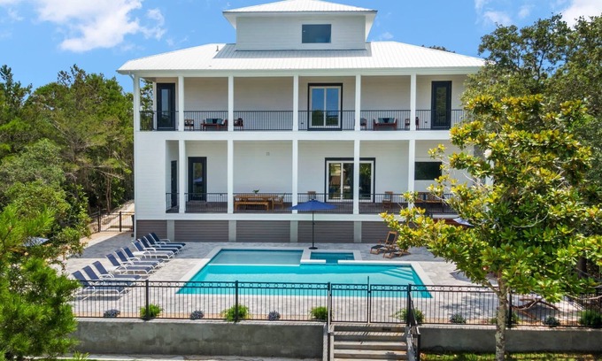 Gulf Pines House | Private Pool and Spa, Golf Cart, 2 Min to Private Beach - Island Oasis