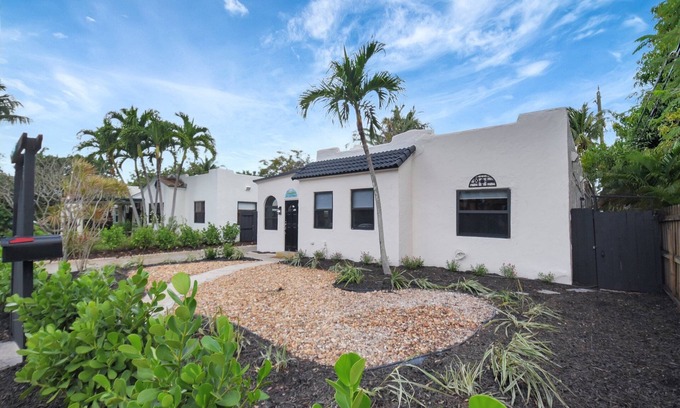 Parker Ridge House | Private Pool ~ King Bed - Open Air Lounge