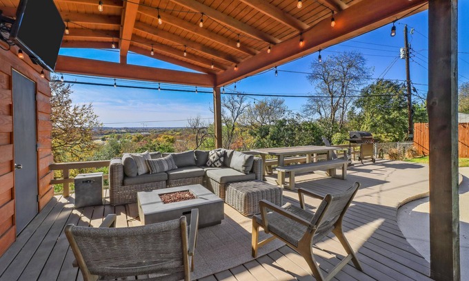 Fort Worth House | Private Pool Oasis with Gorgeous Views Minutes from TCU & Dickies Arena