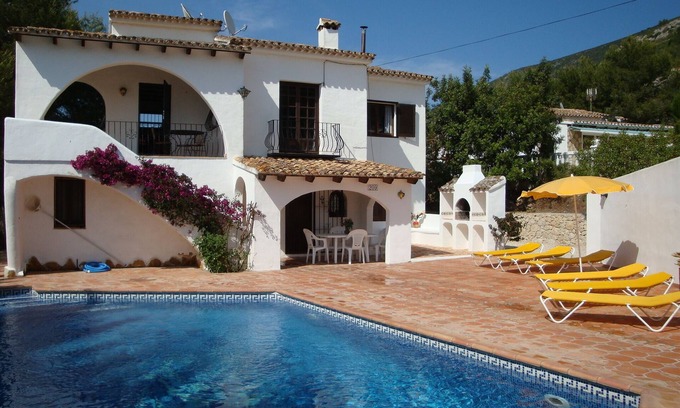 L'Alcassar Villa | Private Pool, terrace vineyard views, BBQ, Table Tennis, 5 min car Beach/Town
