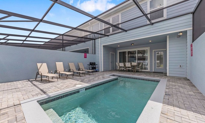 Four Corners House | Private Pool Wi-Fi & BBQ Near Disney & Shops