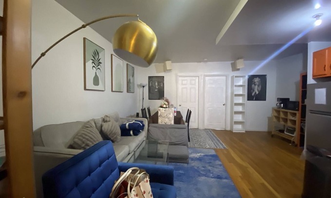 Bay Ridge Apartment | Private Queen Bed Room with Shared Bathroom/1 minutes to train station.