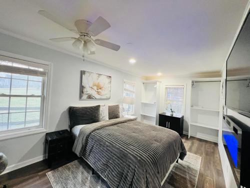 Fairfax House | Private & Quiet Guest House I 15 Min from DC