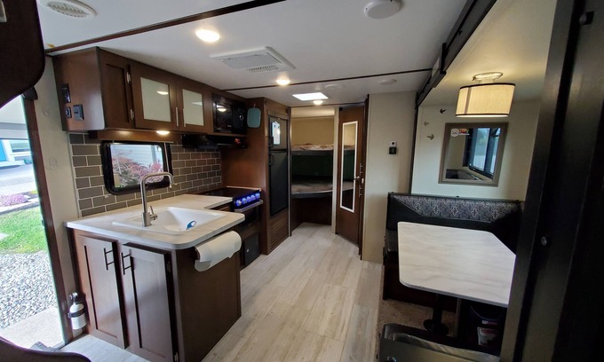 Buckley House | Private, relaxing space 5 min to Bonney Lake or Buckley. Family & pet-friendly!