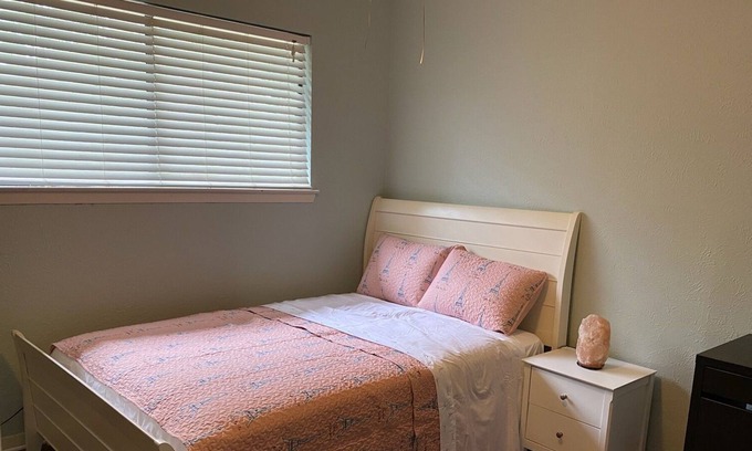 Bee Cave Woods House | Private Room/15 mins To downtown/5 mins To Zilker Park