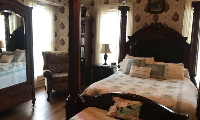 Carrollton Resort | Private room ∙ 2 guests