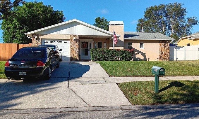 Tarpon Springs House | Private room and bathroom in beautiful Tarpon Spring only minutes to beaches!