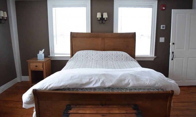 Stonington Bed & Breakfast | Private Room D at Dragonfly Inn