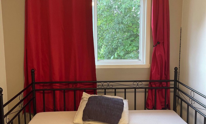 Brossard Apartment | Private room in 5 1/2 appartement just 10 minutes to Montreal