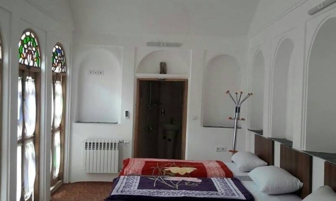 Ashkez̄ar Resort | Private room ∙ 3 guests