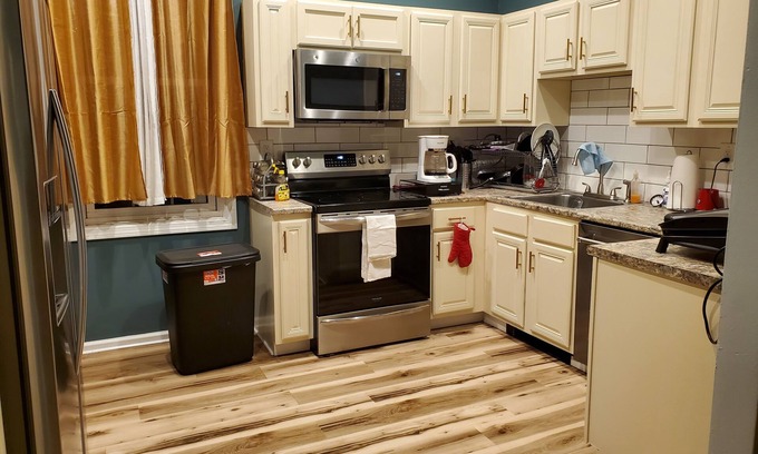 Hartford House | Private Room near Downtown Hartford