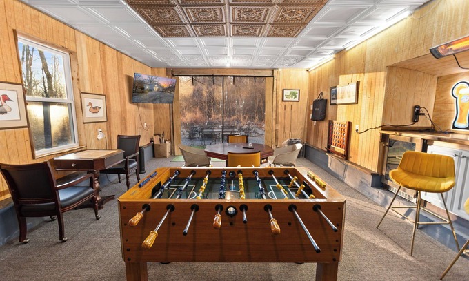 Latonia House | Private setting between flowing creeks, minutes from Cincinnati attractions.