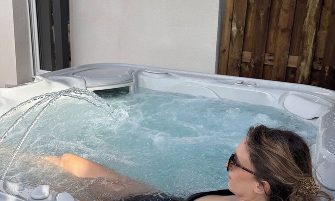 Pamfou House | Private spa & Polynesian escape 20 minutes from Fontainebleau - PrestigeLodges