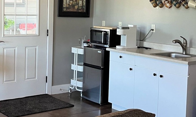Redwood Valley Apartment | Private Studio in Beautiful Mendocino County.nVineyard Views, near Wineries/Lake