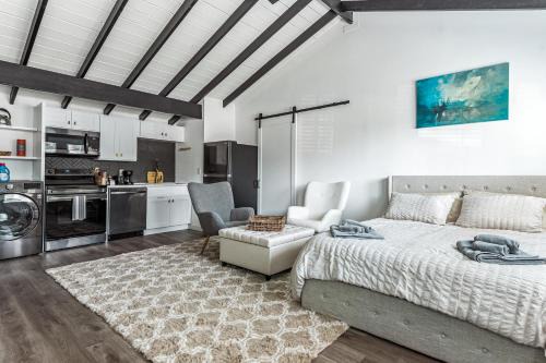 Thousand Oaks Apartment | Private Studio Oasis with Nature at Your Doorstep
