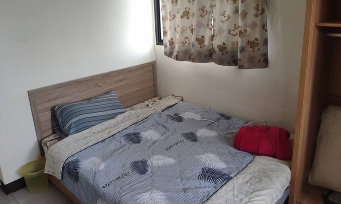 Yonghe Apartment | Private studio type room next to the train