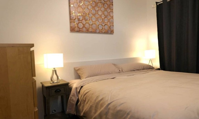 Sappertown Bed & Breakfast | Private Suite! Convenient location for Commuters, Essential Workers and Trades!