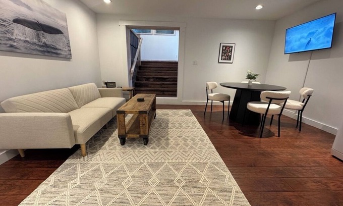Britannia Beach House | Private Suite, Private Entrance and Driveway