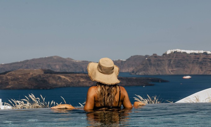 Akrotiri Villa | Private villa in Santorini by Akrorama villas and suites
