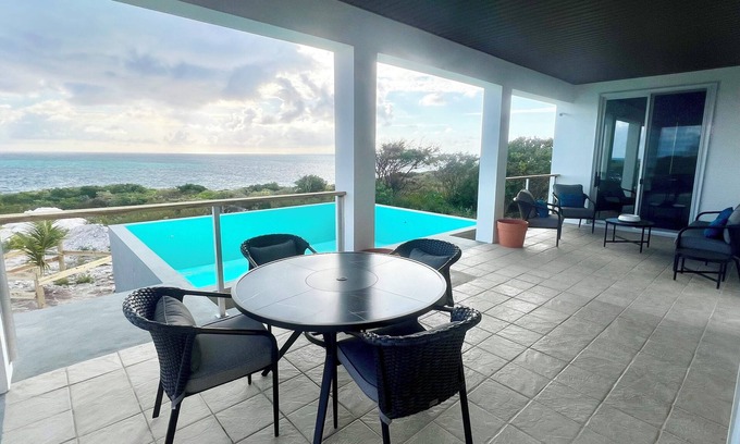 Cockburn Town House | PRIVATE VILLA WITH BREATHTAKING OCEAN VIEWS