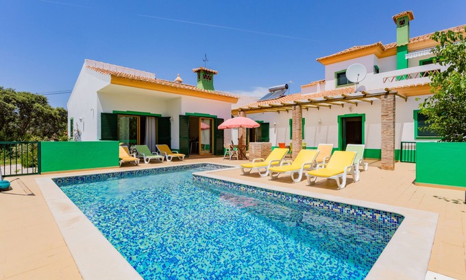 Estoi Cottage | Private villa with 6 suites and heated pool