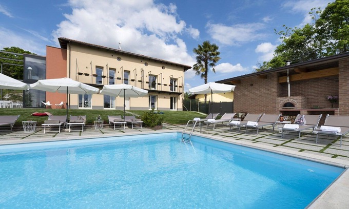 Monteu Roero Villa | Private Villa with A/C, WIFI, private pool, TV, patio, panoramic view, parking, close to Alba