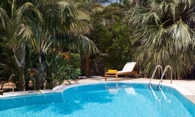 Piskopiano House | Private villa with heated pool and sea views