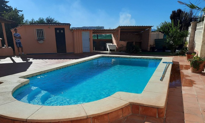 Gandia Villa | Private villa with heated pool close to the beach.
