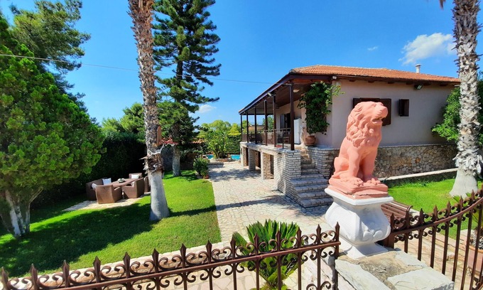 Kato Alepochori Villa | Private Villa with pool near the sea