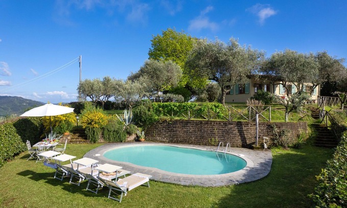 Pedona Villa | Private Villa with private pool, WIFI, TV, patio, pets allowed, panoramic view, close to Viareggio