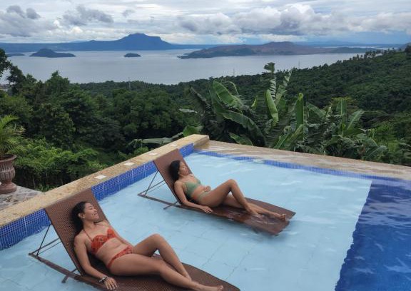 Talisay Cabin | Private Villa With Taal View