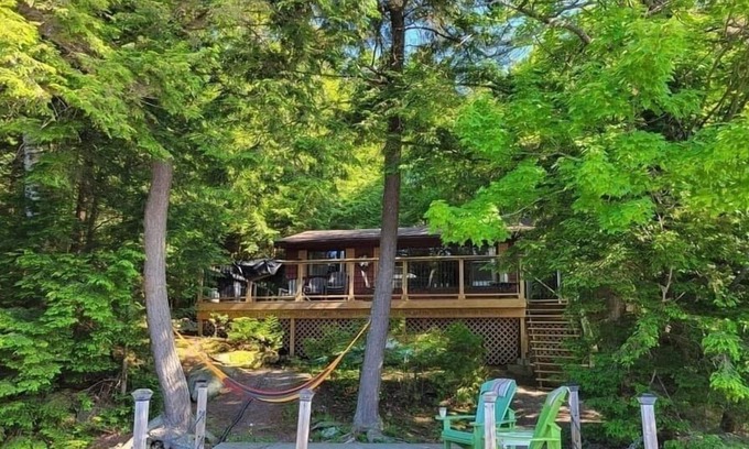 Harcourt Cottage | Private waterfront cottage on Little Straggle Lake, in Harcourt Park.