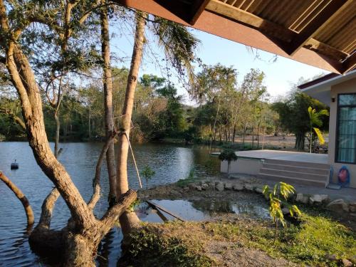 Tha Khoei Villa | Private waterfront home