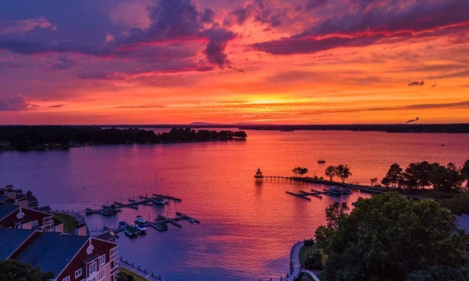 Scotts House | Private Waterfront Retreat on Lookout Shoals Lake!