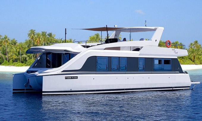 Hulhumale Boat Rental | Private Yacht Charter on Full Board