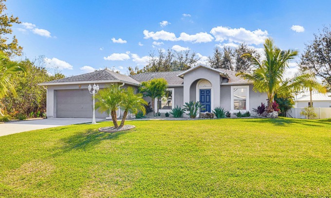 Sebastian Highlands House | Private Yard & Screened Patio: Sunny Sebastian Gem