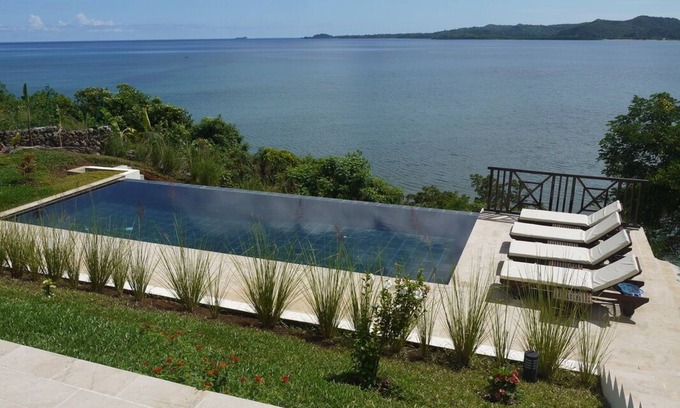 Nosy Be House | Privatized villa "Nofy Manga" facing the sea and near a restaurant bar.