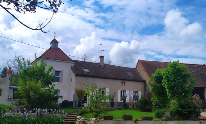 Saint-Remy-en-Rollat House | Proche de Vichy studio dans ancienne ferme