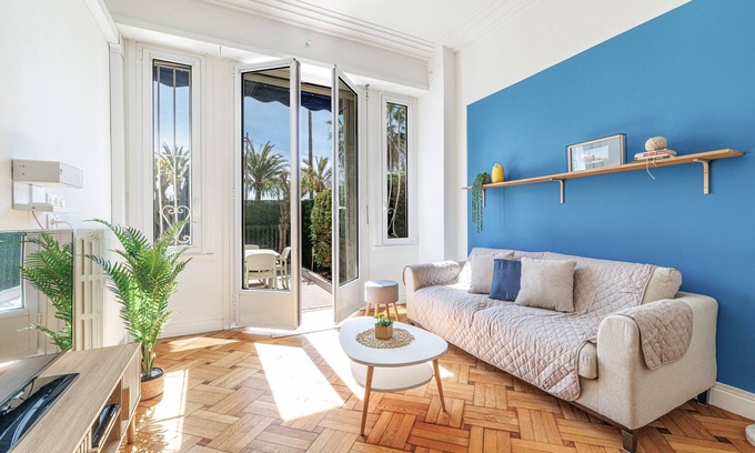 Les Baumettes Apartment | Promenade des Anglais - 2 Bdrs with Large Terrace