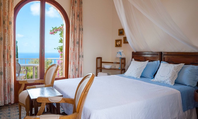 Sperlonga Villa | Promotion Sperlonga, sea view, large garden, parking, pets allowed, WIFI