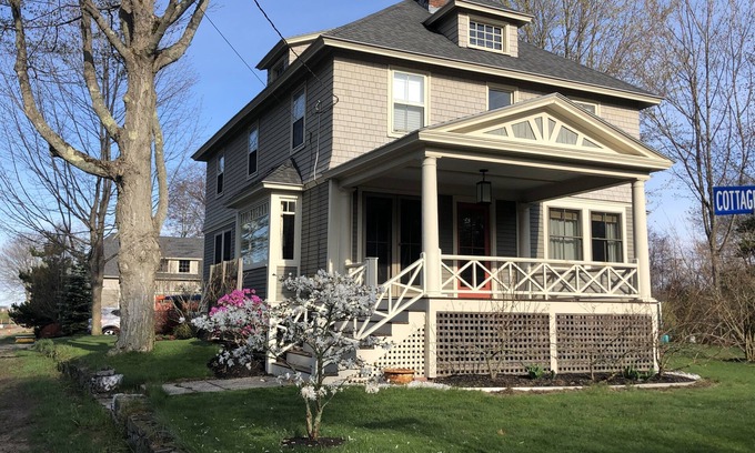 Scarborough House | Prouts Neck Steps to the beach,15 Minutes to Portland!