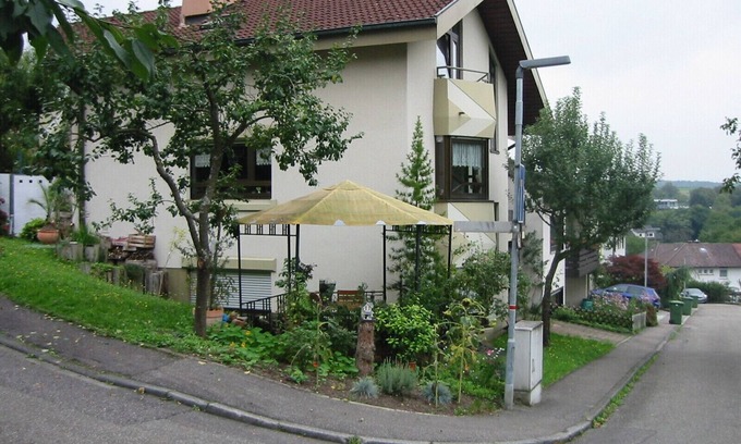 Dietlingen Apartment | Proximity to the gold city of Pforzheim + Karlsruhe. The apartment with a view of the vineyard😆