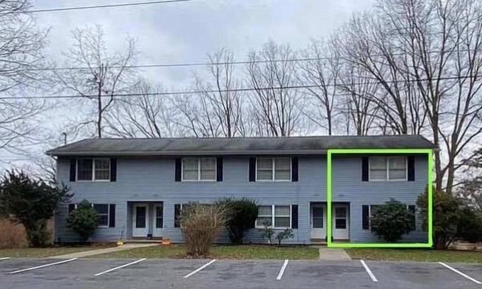 State College House | PSU 2br/2ba Townhome w Parking Near Campus & Stadium