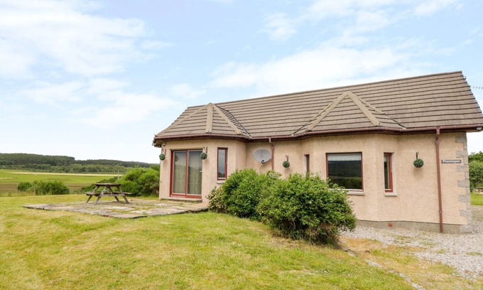 Grantown-on-Spey House | PTARMIGAN, with a garden in Carrbridge